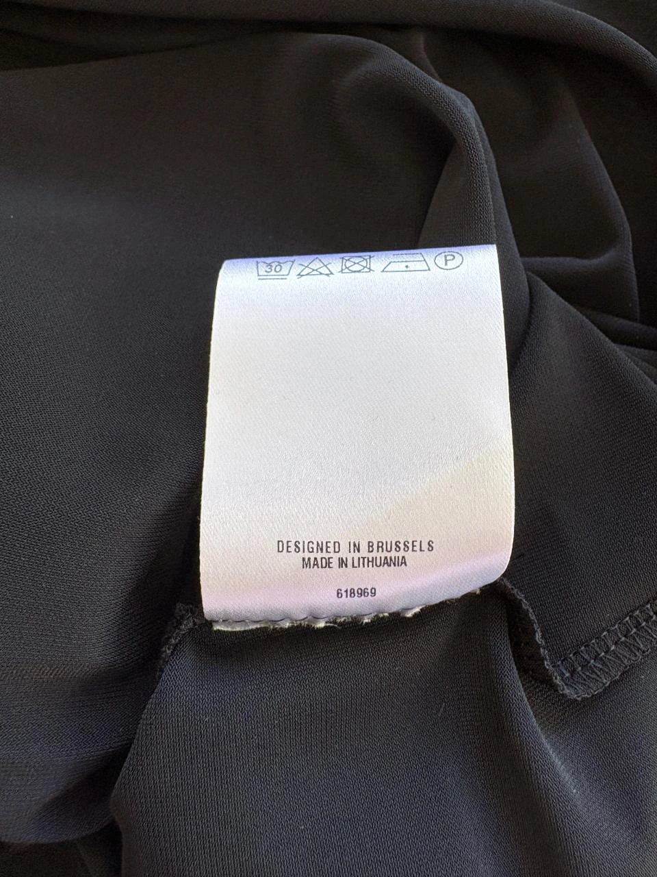 Blusa nova Mayerline com babados e fecho de gancho – tamanho 44 – desenhada em Bruxelas – photo 13
